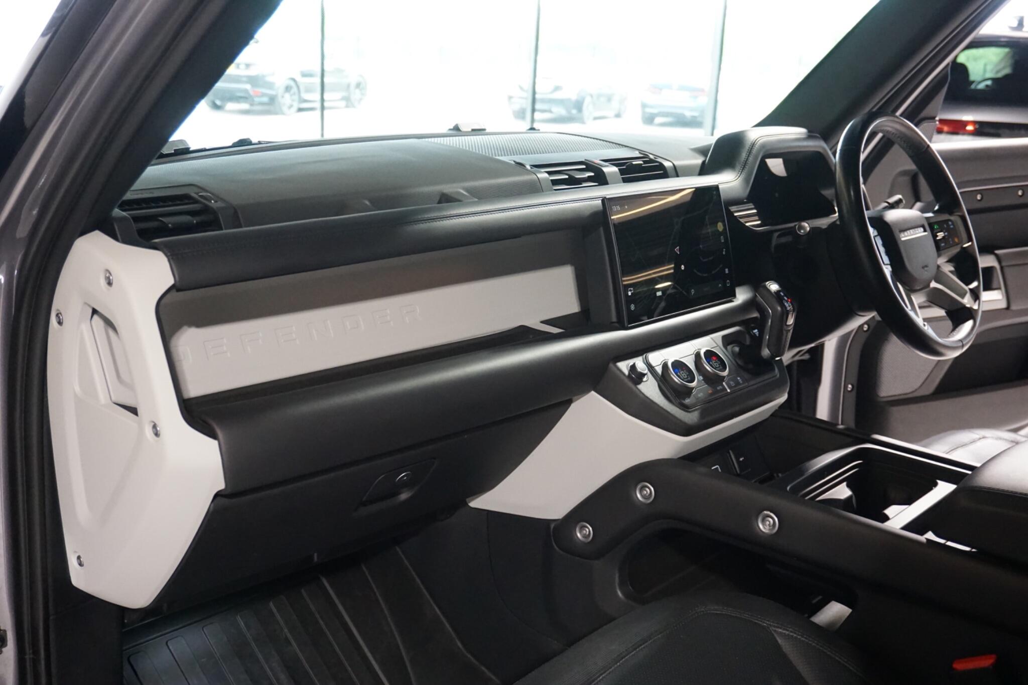 Land Rover Defender 90 3.0 D300 MHEV X-Dynamic HSE Hard Top SUV 3dr Diesel Auto 4WD SWB Euro 6 (s/s) (300 ps)